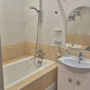 Сдается 1-комнатная квартира, 70 м²