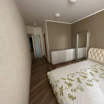 Сдается Многокомнатная квартира, 80 м²