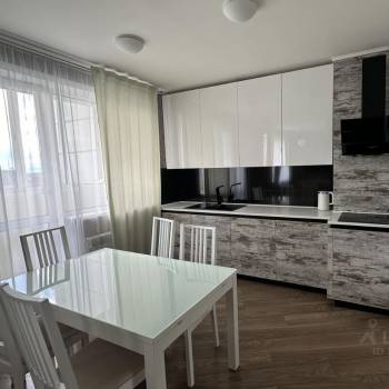 Сдается Многокомнатная квартира, 80 м²