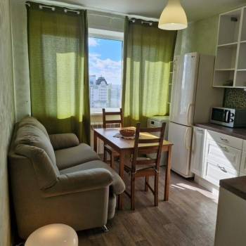 Сдается 1-комнатная квартира, 42 м²