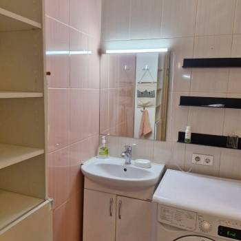 Сдается 1-комнатная квартира, 42 м²