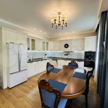 Продается 3-х комнатная квартира, 140 м²