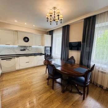 Продается 3-х комнатная квартира, 140 м²