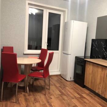 Продается 1-комнатная квартира, 37 м²