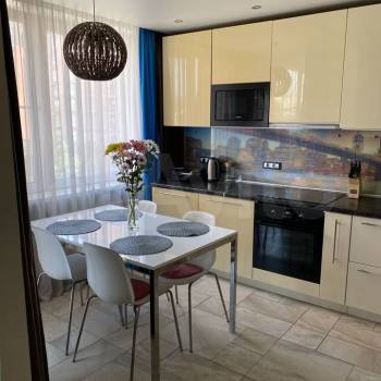 Сдается 2-х комнатная квартира, 76 м²
