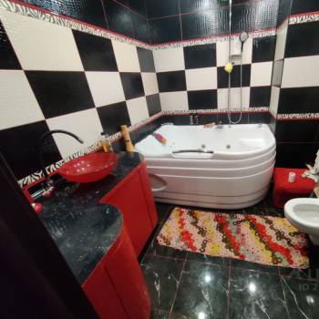 Продается Многокомнатная квартира, 132 м²