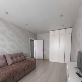 Сдается 1-комнатная квартира, 42 м²