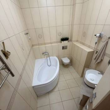 Продается Многокомнатная квартира, 128 м²