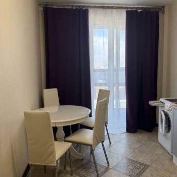 Сдается 1-комнатная квартира, 50 м²