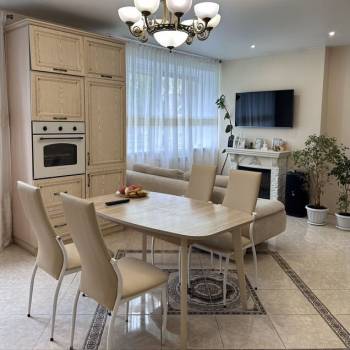Продается Многокомнатная квартира, 178 м²