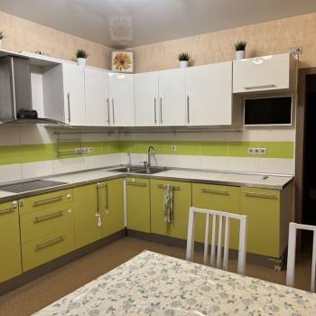 Сдается 2-х комнатная квартира, 79 м²