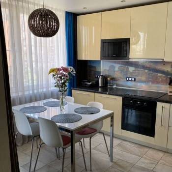 Сдается 2-х комнатная квартира, 76 м²