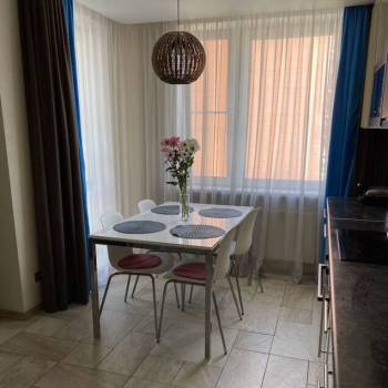 Сдается 2-х комнатная квартира, 76 м²