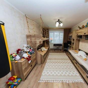 Продается Многокомнатная квартира, 73 м²