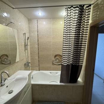 Продается 1-комнатная квартира, 40 м²