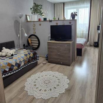Продается 1-комнатная квартира, 42 м²