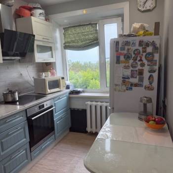 Продается Многокомнатная квартира, 60 м²