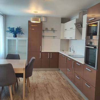 Сдается 2-х комнатная квартира, 73 м²