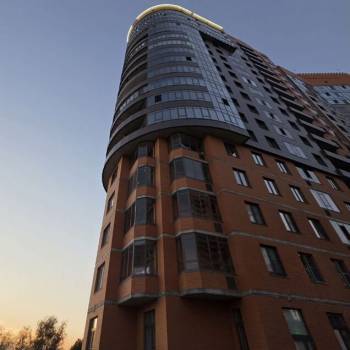 Продается 1-комнатная квартира, 169 м²