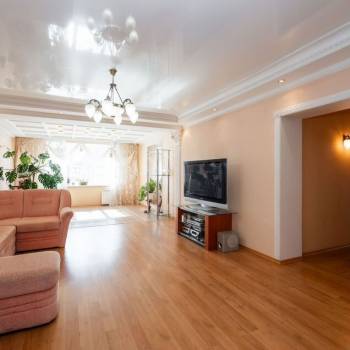 Продается Многокомнатная квартира, 131 м²