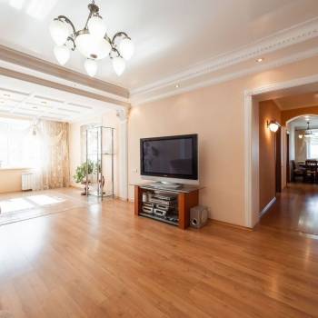 Продается Многокомнатная квартира, 131 м²