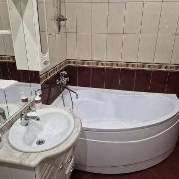 Сдается 2-х комнатная квартира, 74 м²