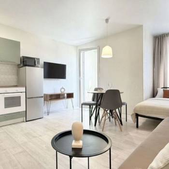 Продается 1-комнатная квартира, 32 м²