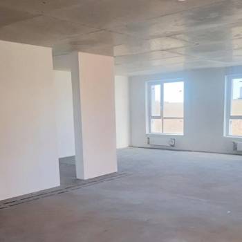 Продается 1-комнатная квартира, 108 м²
