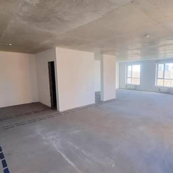 Продается 1-комнатная квартира, 108 м²