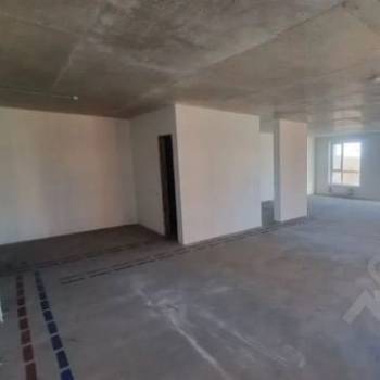Продается 1-комнатная квартира, 108 м²