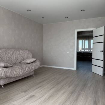 Продается Многокомнатная квартира, 102 м²