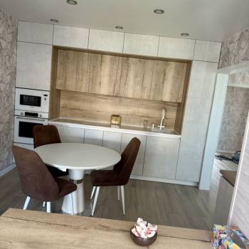Продается Многокомнатная квартира, 102 м²