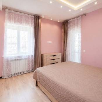 Сдается 2-х комнатная квартира, 94 м²