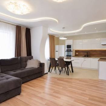 Сдается 2-х комнатная квартира, 94 м²