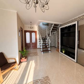 Продается 3-х комнатная квартира, 140 м²