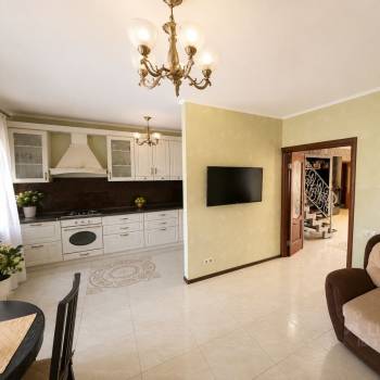 Продается 3-х комнатная квартира, 140 м²