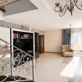 Продается 3-х комнатная квартира, 140 м²