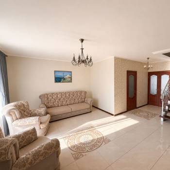 Продается 3-х комнатная квартира, 140 м²