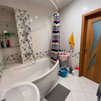 Сдается 1-комнатная квартира, 49,4 м²