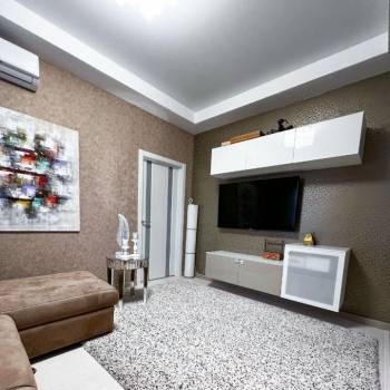 Продается 1-комнатная квартира, 100 м²