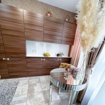Продается 1-комнатная квартира, 100 м²