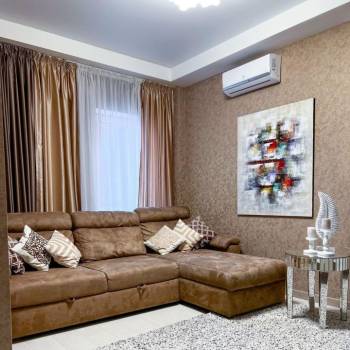 Продается 1-комнатная квартира, 100 м²