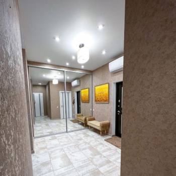 Продается 1-комнатная квартира, 100 м²