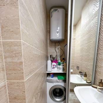 Продается 1-комнатная квартира, 100 м²
