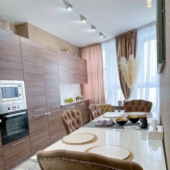 Продается 1-комнатная квартира, 100 м²