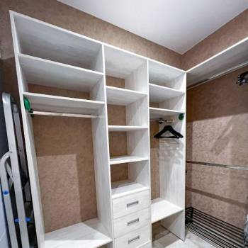 Продается 1-комнатная квартира, 100 м²