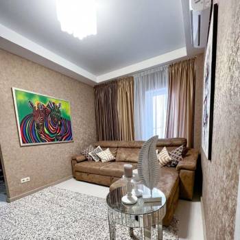 Продается 1-комнатная квартира, 100 м²