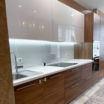 Продается 1-комнатная квартира, 100 м²