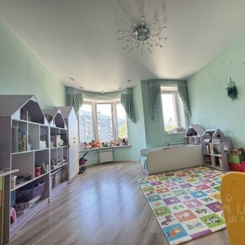 Продается Многокомнатная квартира, 123 м²