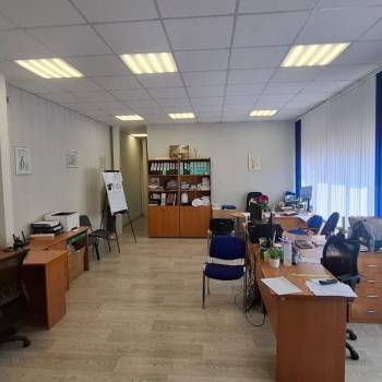 Сдается Нежилое помещение, 300 м²